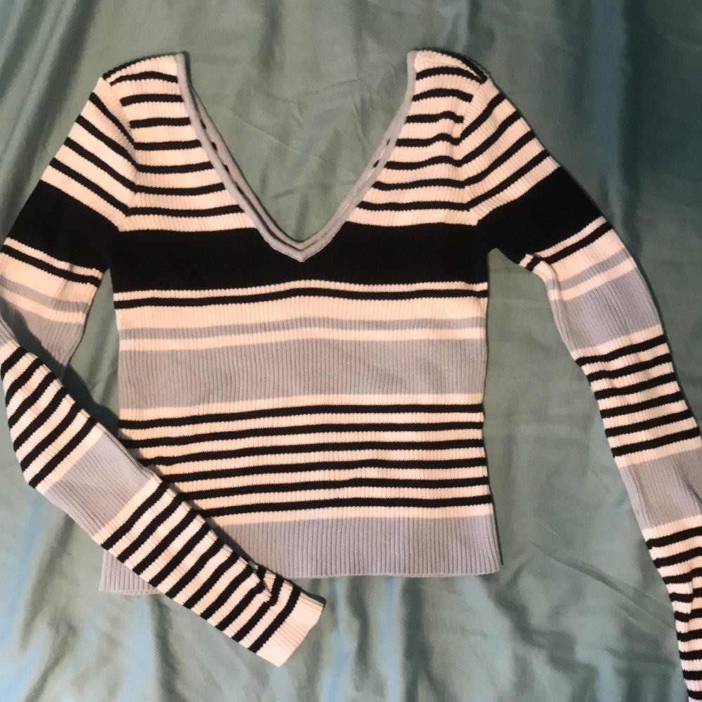 LA hearts v neck sweater!